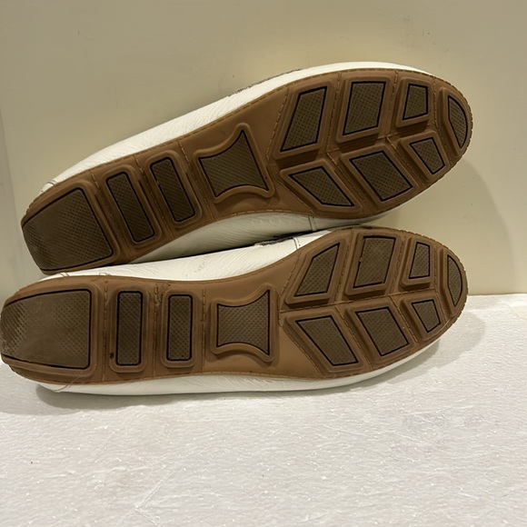 White Mountain women SlipOn Leather Skipper Loafers comfy cushion insole size 10 - Picture 13 of 13